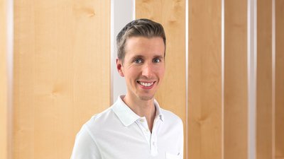 Doctor medic Claudius Fürg Portrait von Herrn Dr. med. Claudius Fürg, Assistenzarzt der Klinik für Orthopädie in den DR. ERLER KLINIKEN.