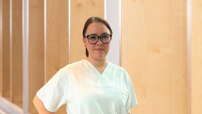Karina Rosinus Portrait von Frau Karina Rosinus, Stationsleitung der Ebene 2 in den DR. ERLER KLINIKEN.